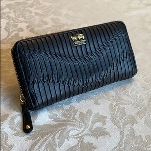 Gathered Leather Accordion Zip Waller- Barely Used